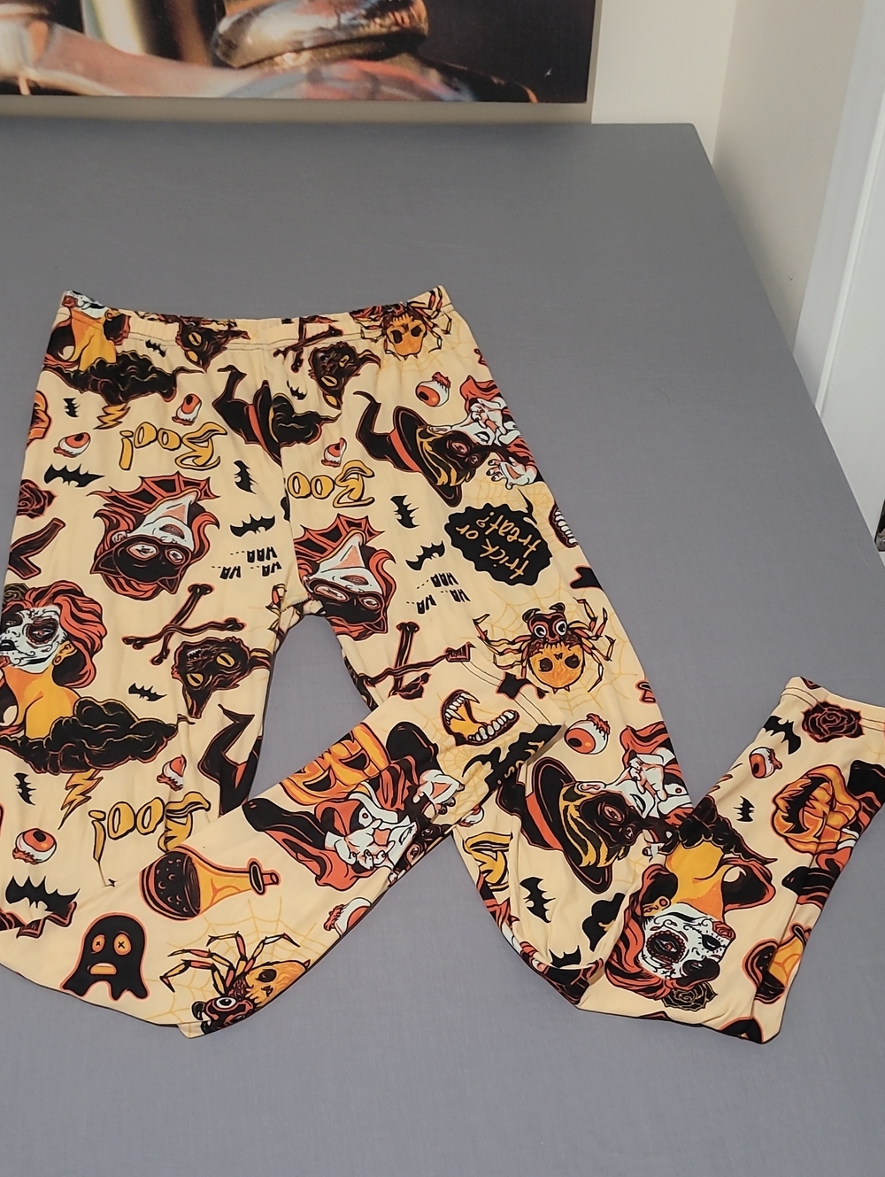 Women's Halloween Graphic Leggings - Cream & Black